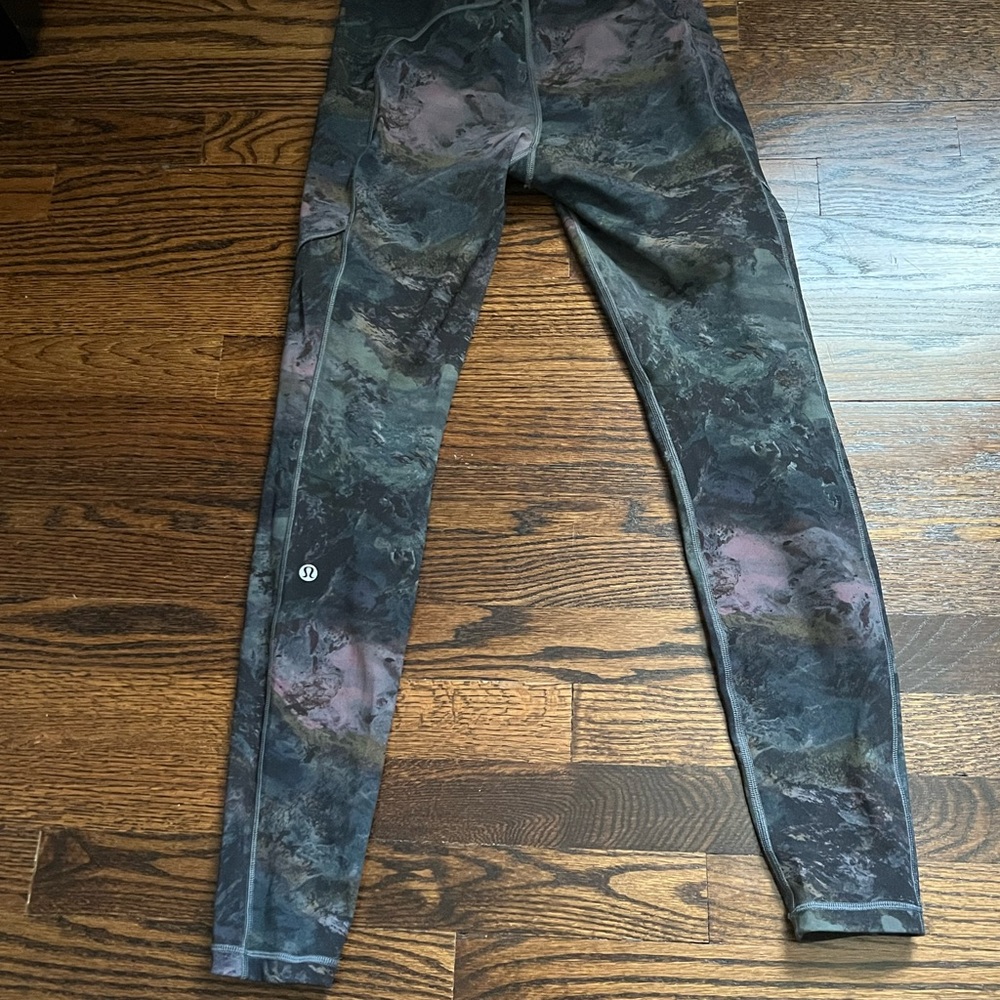 Lulu lemon sz 4 pants with front and back pockets